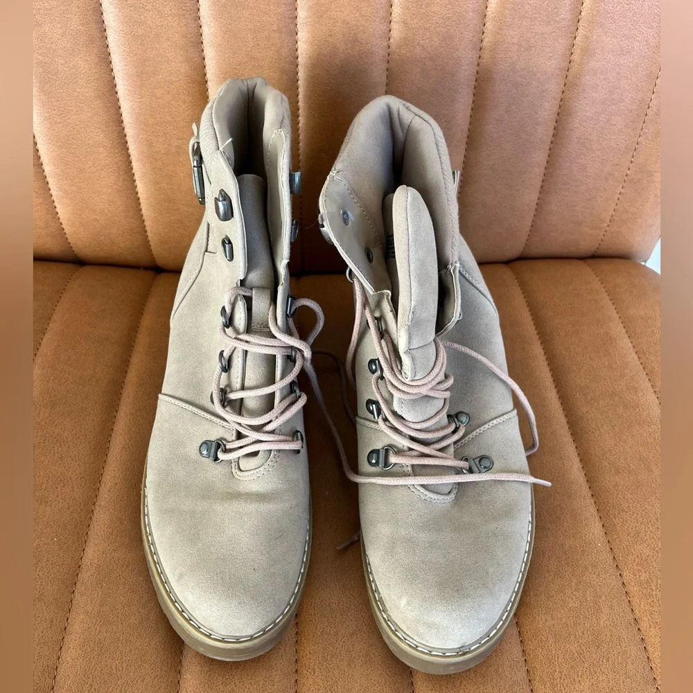 Universal Thread Boots - Picture 2 of 5